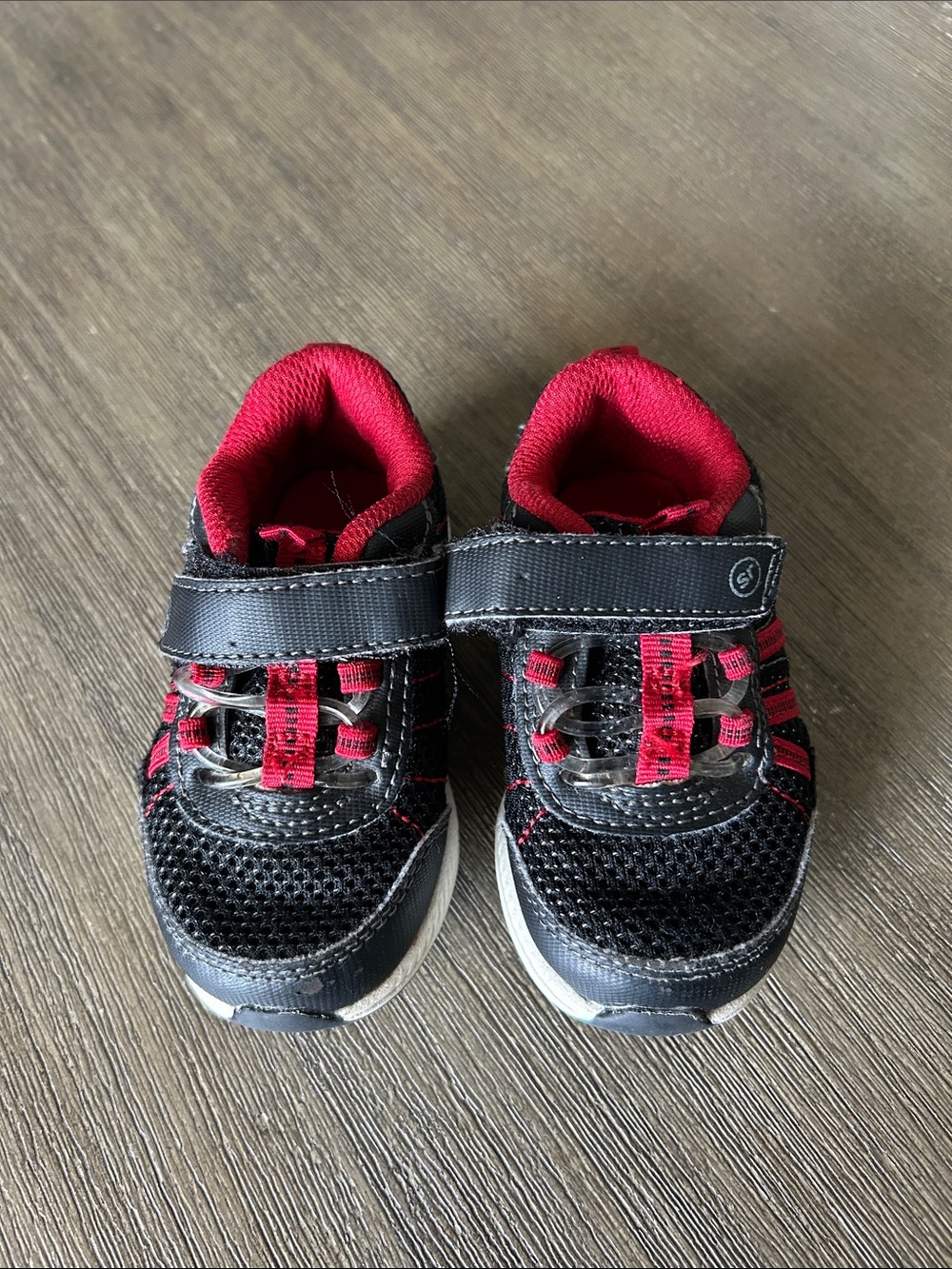 Stride Rite 360 Boys Blast , Kids Black and Red Athletic Sneakers, Size 5M.
